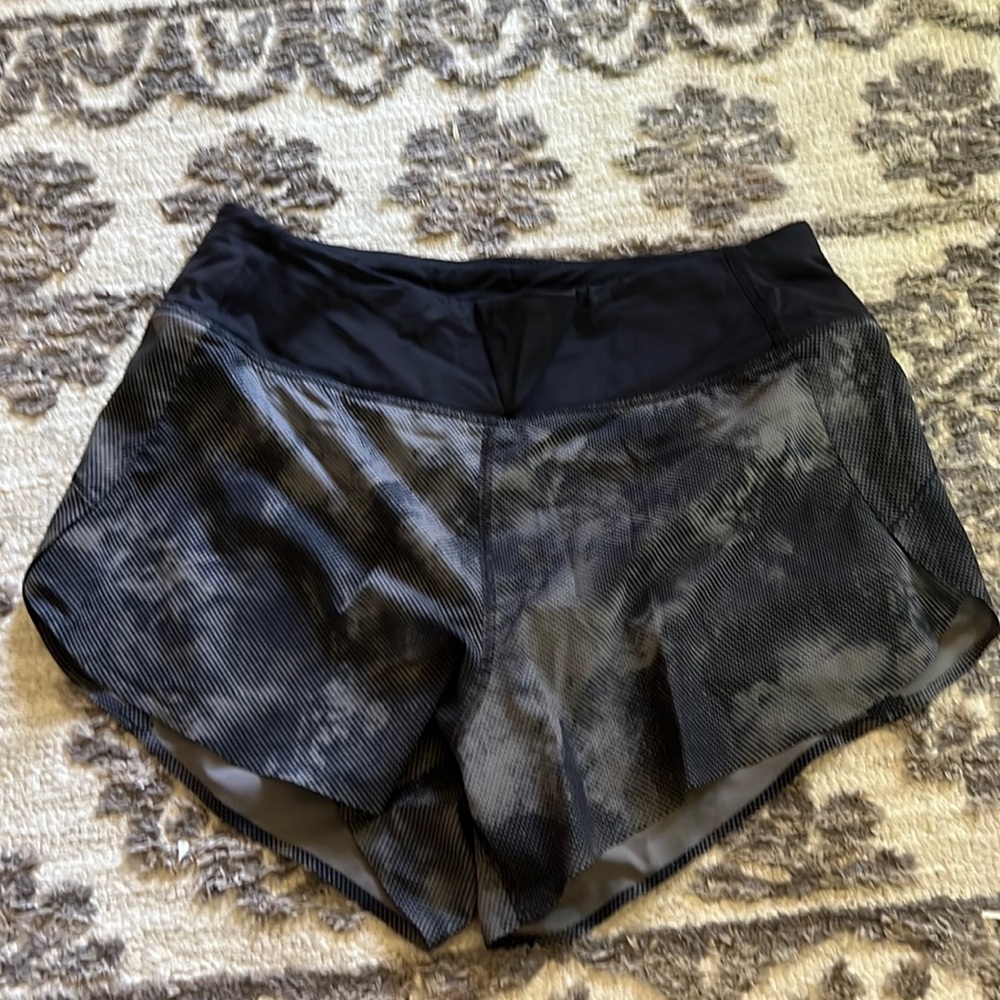 Athleta Run With It Short, Size S